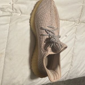Yeezy fake light light pink cream